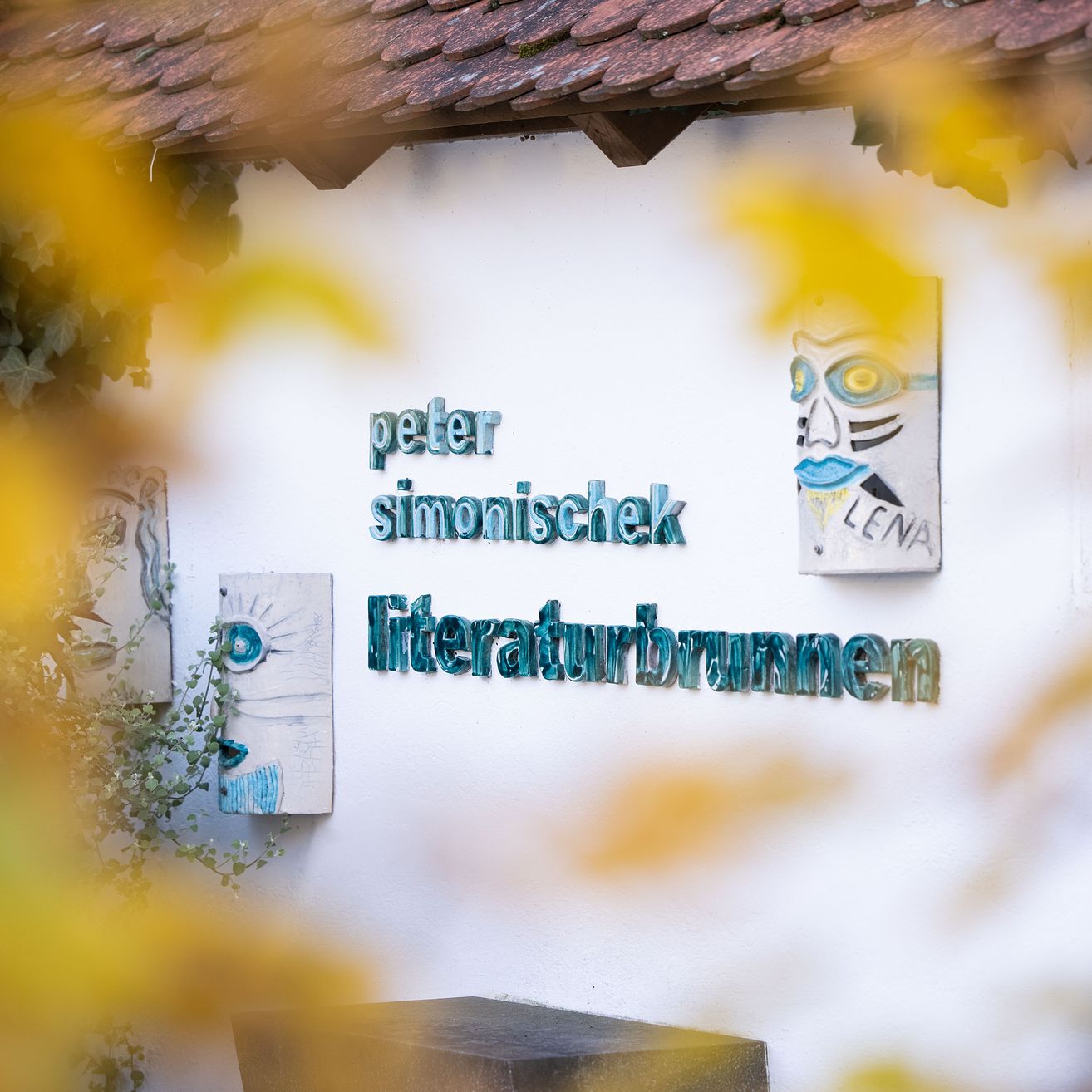 Bild enthält, Building, Outdoors, Shelter, Wall, Hut, Rural, Housing, Face, House, Roof