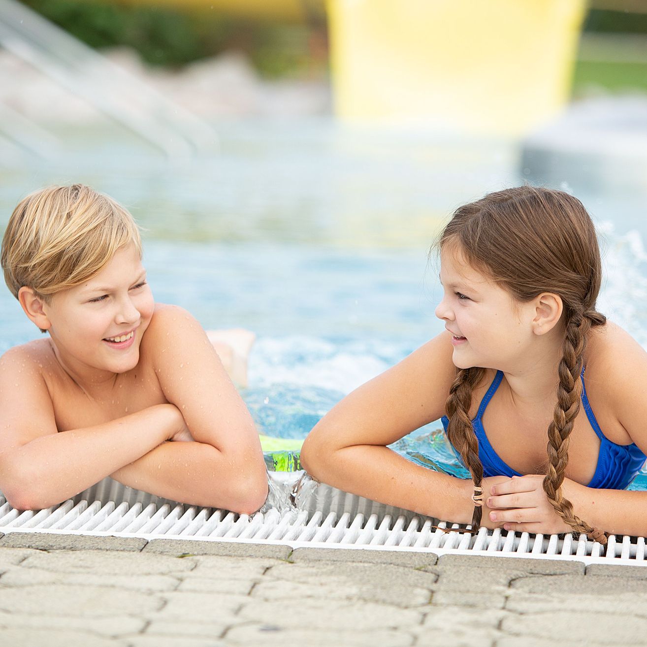 Bild enthält, Swimwear, Child, Female, Girl, Person, Pool, Swimming Pool, Water, Face, Head
