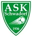 Das grüne Logo des Fußballvereins ASK Schwadorf zeigt einen sich bewegenden Fußball mit dem Gründungsjahr 1936 unter dem Namen.