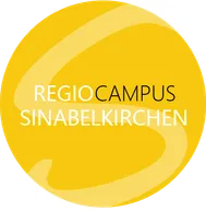 Ein gelbes kreisförmiges Logo mit dem Text 'REGIO CAMPUS SINABELKIRCHEN' in weiß auf schwarzem Hintergrund.