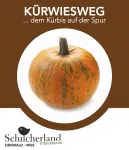 Ein Plakat zeigt einen orangefarbenen Kürbis mit grünen Flecken vor einem weißen und braunen Hintergrund. Der Titel lautet 'Kürwiesweg' und beinhaltet den Untertitel '... dem Kürbis auf der Spur'. Unten ist ein Logo von 'Schulcherland' zu sehen.