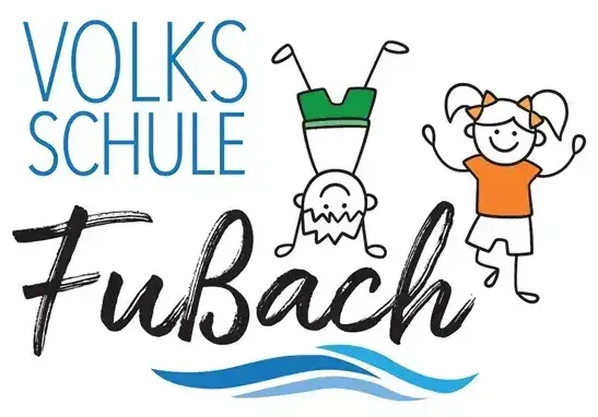 Das Logo für Volks Schule Fubach zeigt eine fröhliche Illustration von drei Kindern, eines auf Händen stehend und zwei aufrecht stehend, alle lächelnd. Der Text steht in fettem blauen Schriftzug. Unten befindet sich ein blauer Wellen-Design.