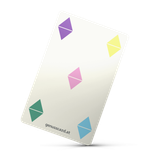 Eine weiße Karte zeigt vier Dreiecke in verschiedenen Farben: lila, pink, gelb und grün. Die Karte enthält auch eine Website-Adresse, 'genusscard.at'.