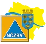 Ein gelbes und blaues Logo mit einem Dreieck und einem Wappen. Das Dreieck ist blau mit weißem Text, der 'NÖZSV' lautet. Das Wappen zeigt eine goldene Krone und vier Adler.