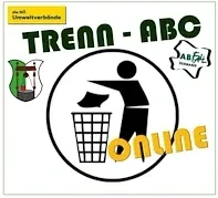 Ein kreisförmiges Schild mit einer Silhouette einer Person, die Abfall in einen Mülleimer wirft. Das Schild trägt den Text 'Trenn-ABC Online' und hat ein kleines Symbol einer Pflanze und eines Recycling-Symbols.
