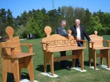 Hochsitz Oberleiserberg - LR Mag. Karl Wilfing und Bgm. Horst Gangl
