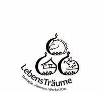 Das Bild zeigt das Logo von 'LebensTräume', einem Unternehmen, das Therapie, Wohnräume und Workshops anbietet. Das Logo zeigt einen stilisierten Pferdekopf, drei runde Objekte und etwas Text.