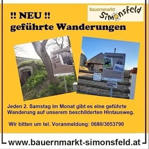 Ein Plakat bewirbt geführte Wanderungen auf einem malerischen Pfad, mit zwei Bildern: einem von einem Baum mit einem Schild und einem anderen von einem Haus mit einem Schornstein. Das Plakat enthält eine Telefonnummer und eine Website für Reservierungen.