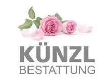 Ein weißer Hintergrund mit dem Text 'KUNZL BESTATTUNG' in fetten schwarzen Buchstaben, begleitet von drei rosa Rosen mit grünen Blättern.