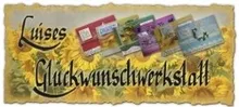 Ein Banner im Vintage-Stil mit den Worten 'Luises Glückwunschwerkstatt' in eleganter Schrift, umgeben von einem Feld aus Sonnenblumen.