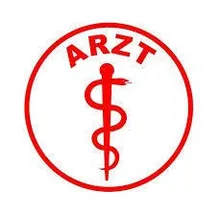Ein roter Kreis mit weißem Hintergrund enthält den in fetten schwarzen Buchstaben geschriebenen Wort 'ARZT'. In der Mitte des Kreises befindet sich ein rotes medizinisches Symbol, das einen Stab mit einer Schlange darstellt.