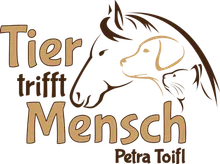 Ein Logo mit einem Pferd und einem Hund auf schwarzem Hintergrund. Der Text lautet 'Tier trifft Mensch' und 'Petra Toifl'.