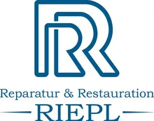 Logo für Reparatur & Restauration Riepl, mit einem stilisierten blauen 'R', von dem eine geschwungene Linie von oben rechts nach unten links verläuft.