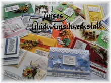 Eine Sammlung handgefertigter Grußkarten mit verschiedenen Designs und Blumendekorationen, auf einem weißen Hintergrund präsentiert.