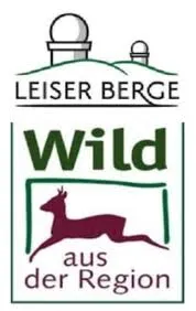 Das Logo von Leiser Berge Wild aus der Region zeigt ein in Bewegung befindliches Reh, das die wilde Natur der Region symbolisiert.
