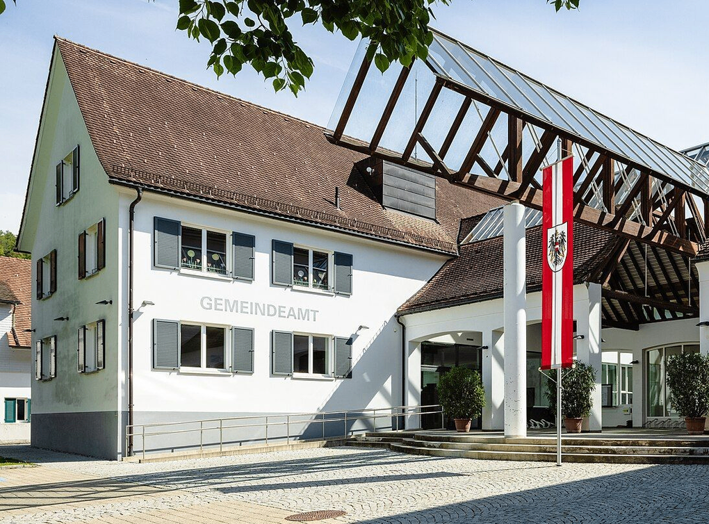  Abschnitt Bild: Bild enthält, Plant, Architecture, Building, Hotel, City, Housing, Office Building, Outdoors, Shelter