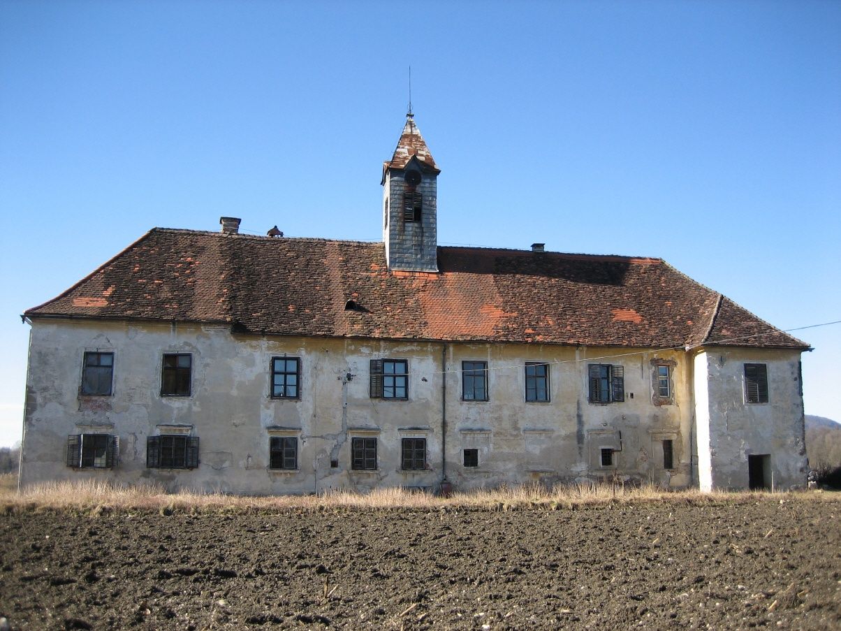 Bild enthält, Building, Monastery, Spire, Clock Tower, Housing, Outdoors, Nature, House, Fortress, Gravel