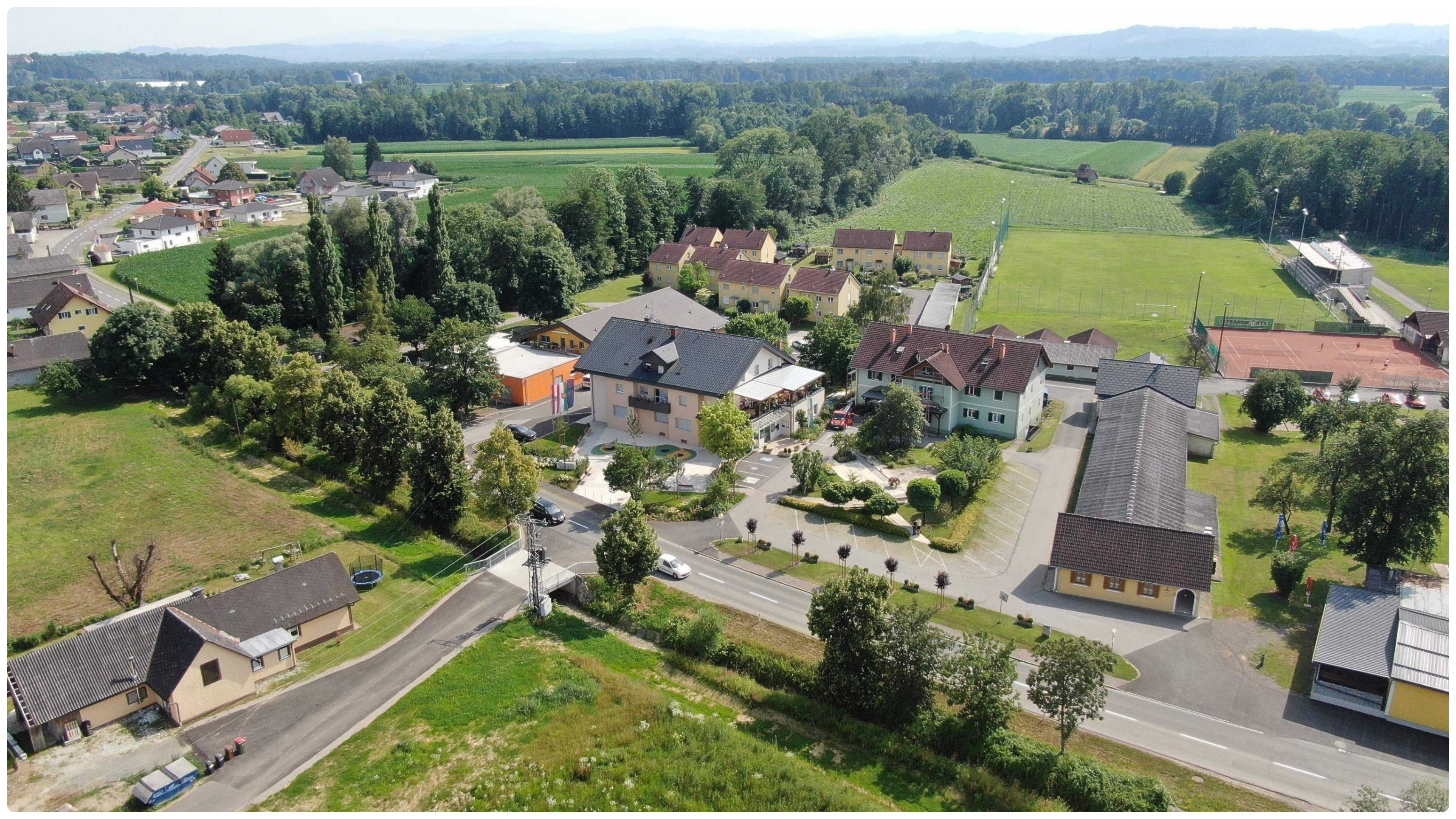 Outdoors, Architecture, Building, Housing, Aerial View, House, Driveway, Car, Vehicle, Suburb