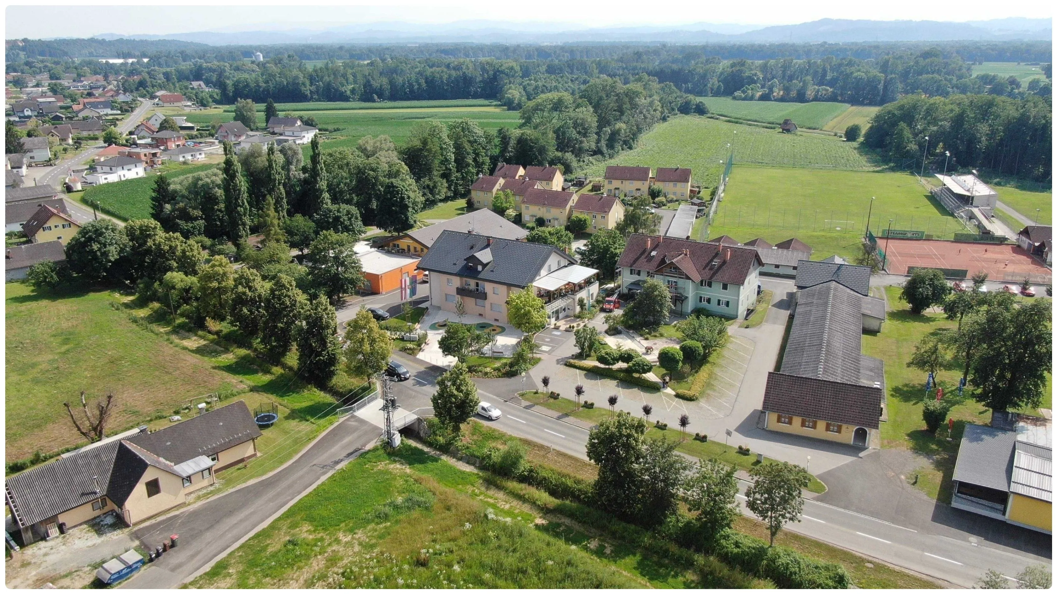 Outdoors, Architecture, Building, Housing, Aerial View, House, Driveway, Car, Vehicle, Suburb