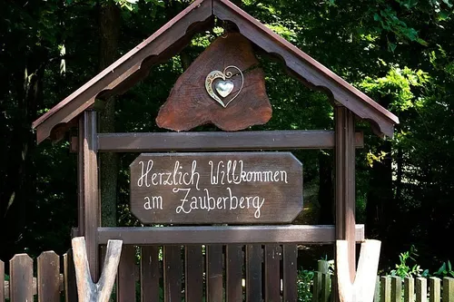 Zoo, Wood, Nature, Outdoors, Park, Vegetation, Locket, Garden, Woodland, Sign