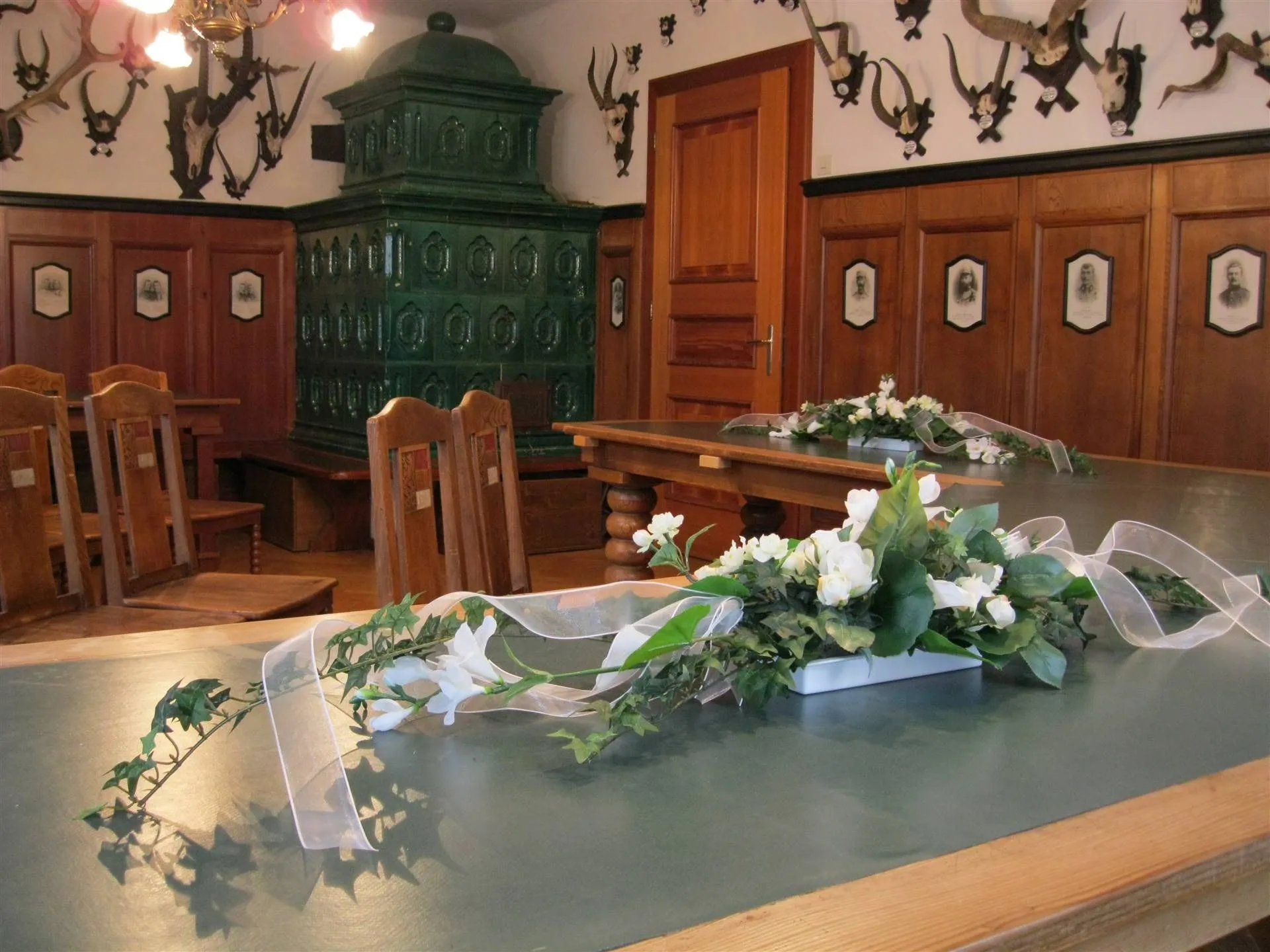 Flower, Flower Arrangement, Wood, Flower Bouquet, Hardwood, Indoors, Interior Design, Dining Table, Person, Funeral